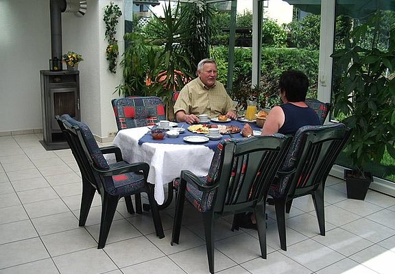 Frühstück im Wintergarten