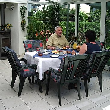 Frühstück im Wintergarten
