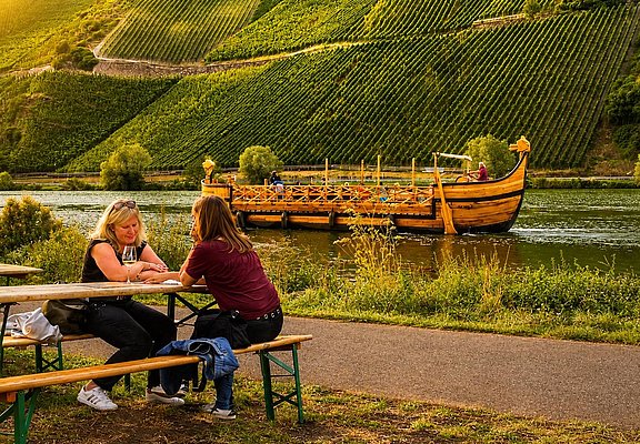 Weingenuss vor römischer Kulisse