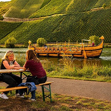 Weingenuss vor römischer Kulisse