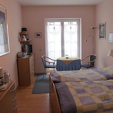 Schlafzimmer 1