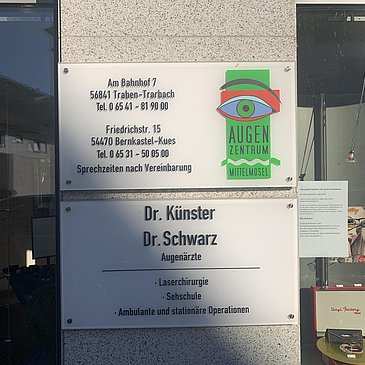 Augenzentrum Schild
