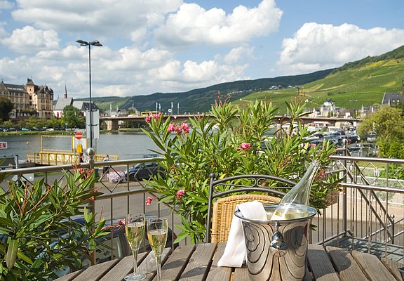 Terrasse mit Sekt Total - Kopie