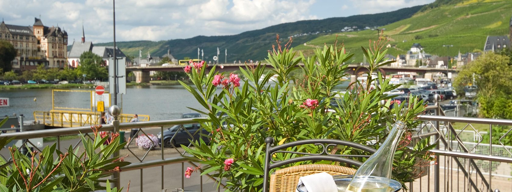 Terrasse mit Sekt Total - Kopie