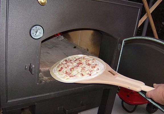 Holzbackofen