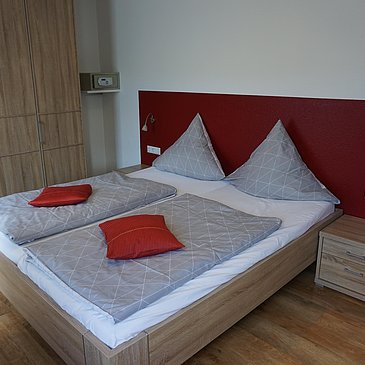 Schlafzimmer mit Badezimmer
