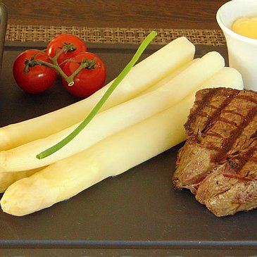 Filetsteak vom Eifelrind, Spargel, Kartöffelchen