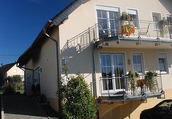 Eingang Wein- und Gästehaus Genetsch