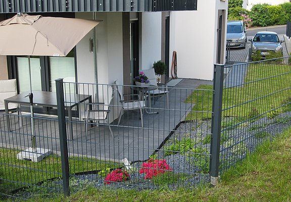 komplett eingezäunter Garten